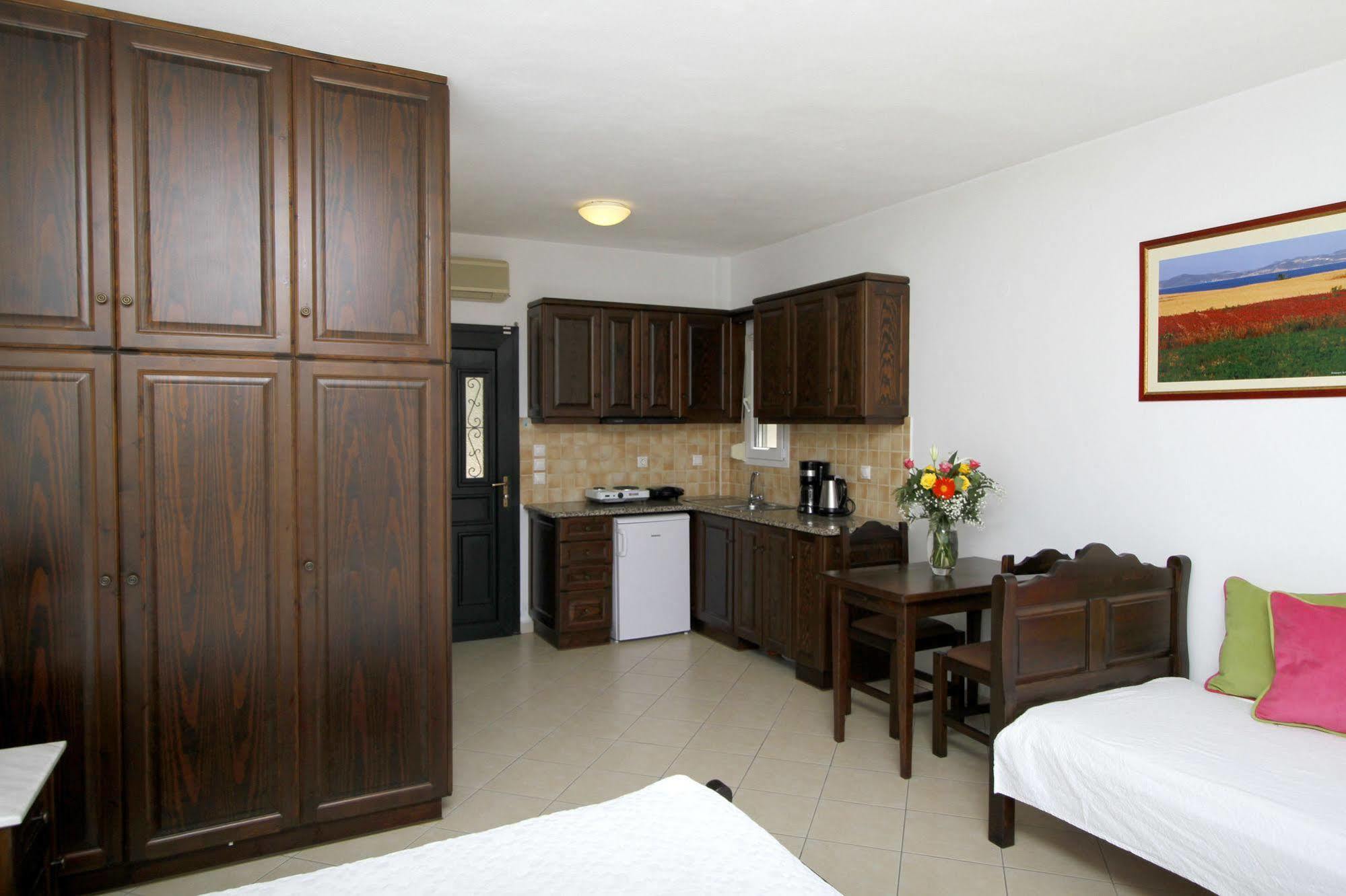 Amygdalies Apartments ميرينا المظهر الخارجي الصورة