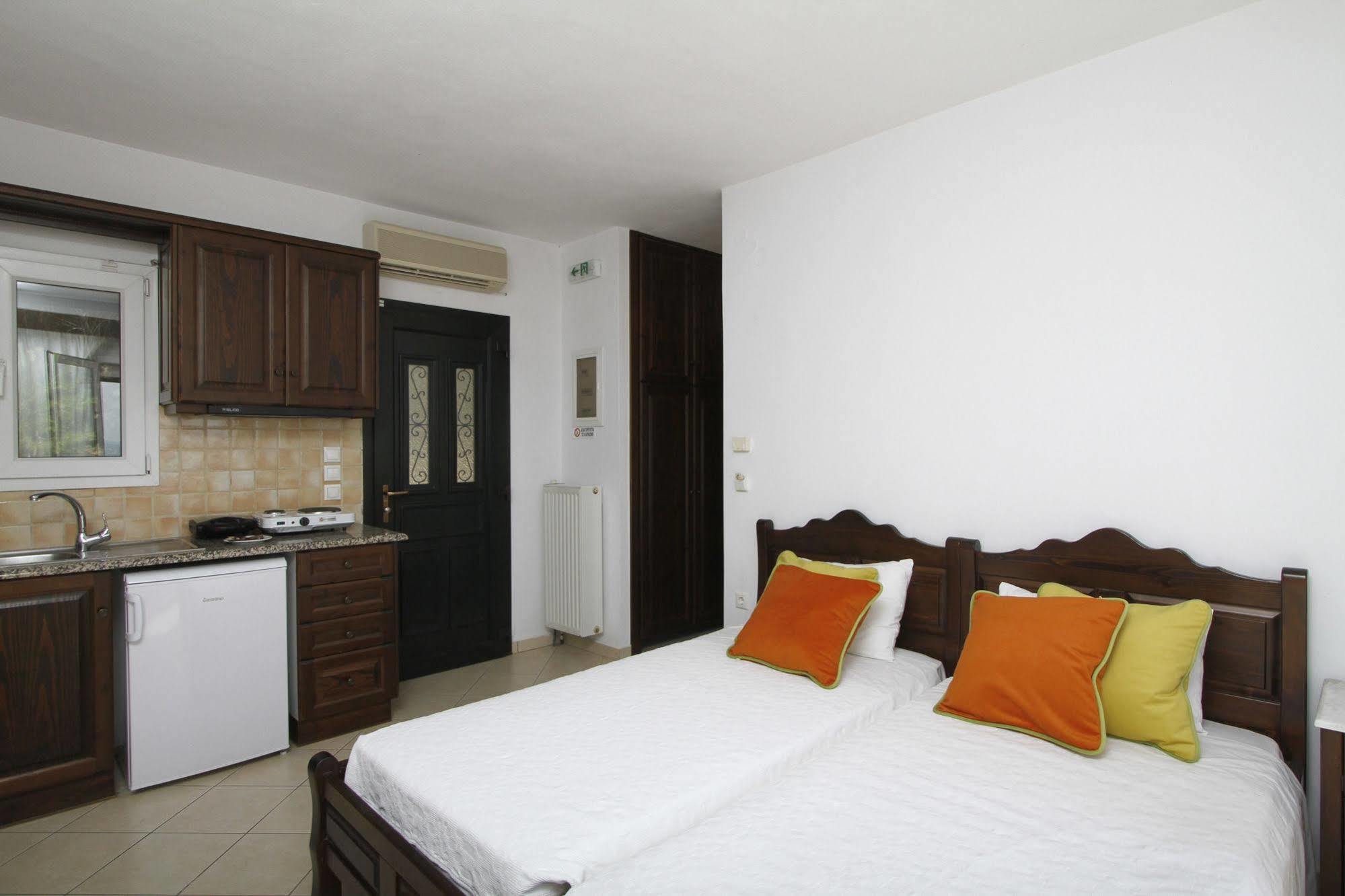 Amygdalies Apartments ميرينا المظهر الخارجي الصورة